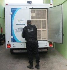 Presídio revebe os primeiros detentos